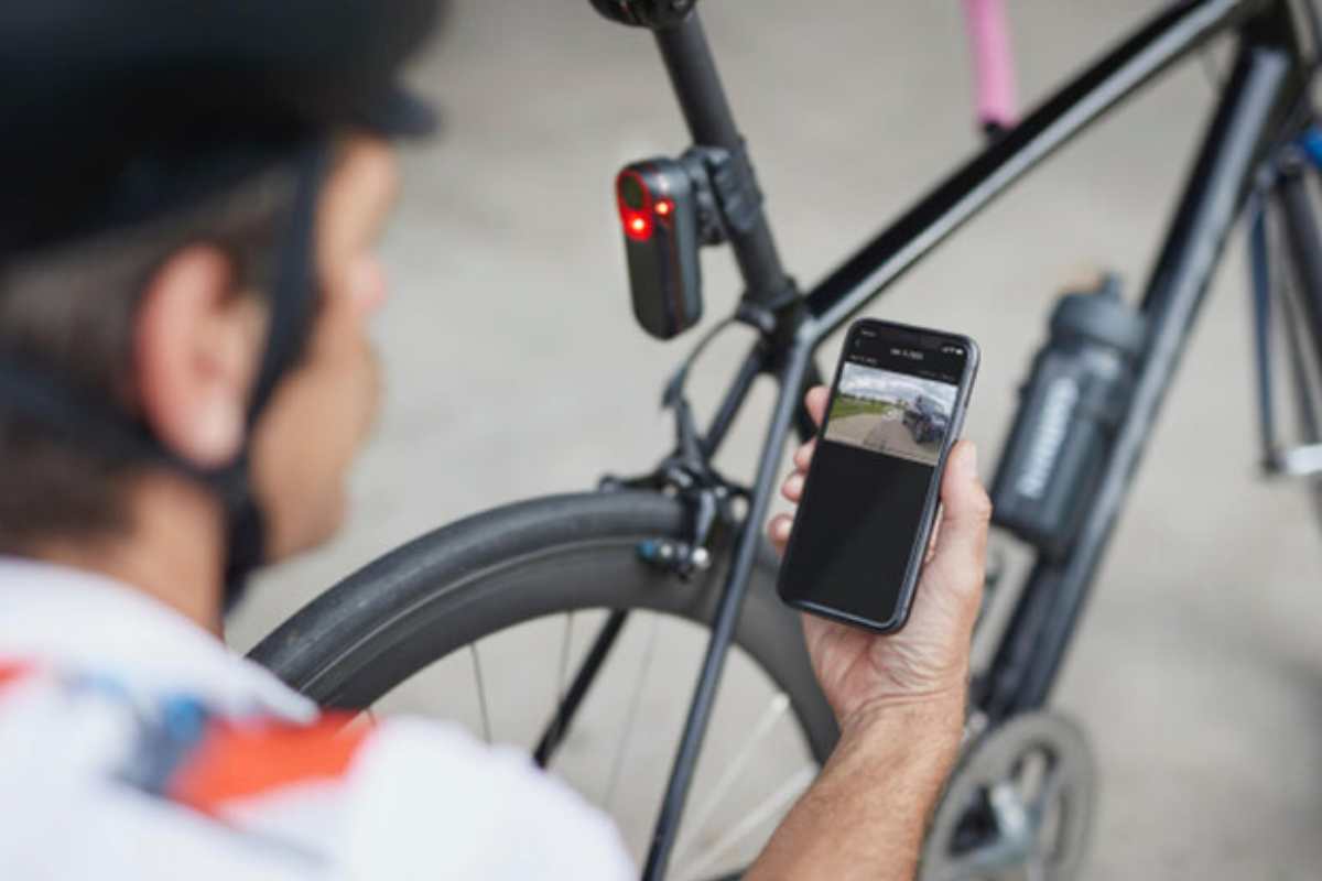 cellulare mentre si va in bici