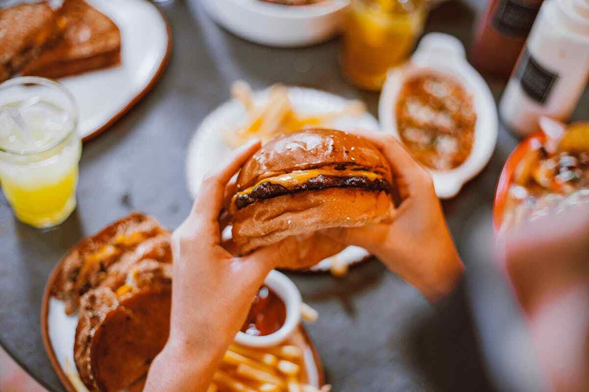 mangiare del junk food