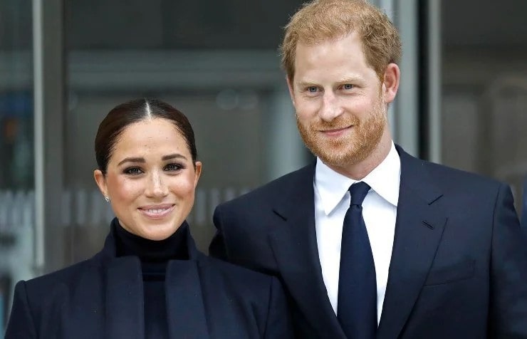 meghan markle e harry, primo piano in nero