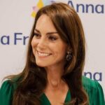 primo piano sorridente di kate middleton