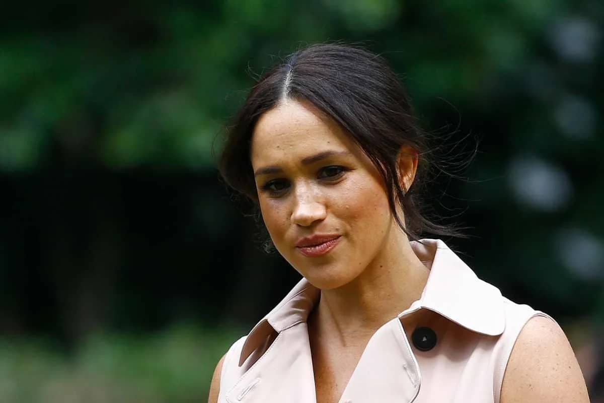 meghan markle primo piano preoccupato