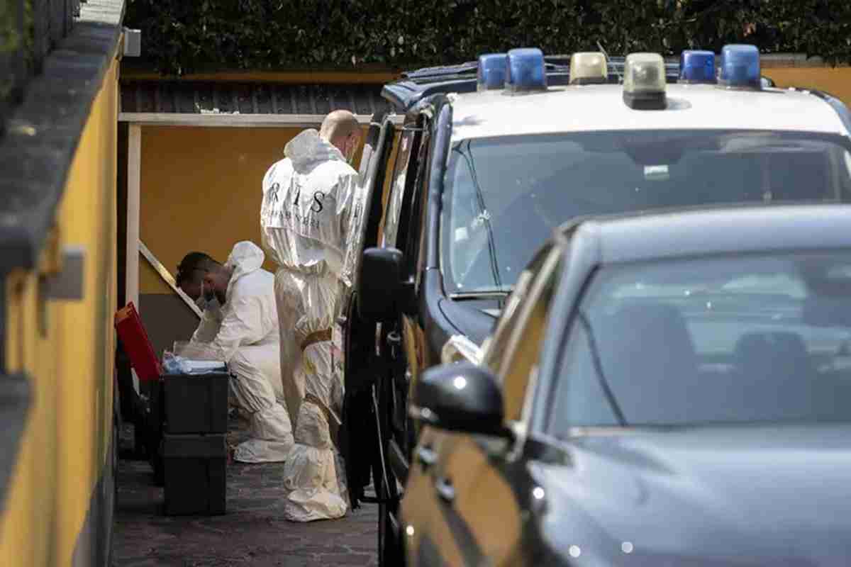 Neonati morti a Parma, i carabinieri nella villetta della 22enne