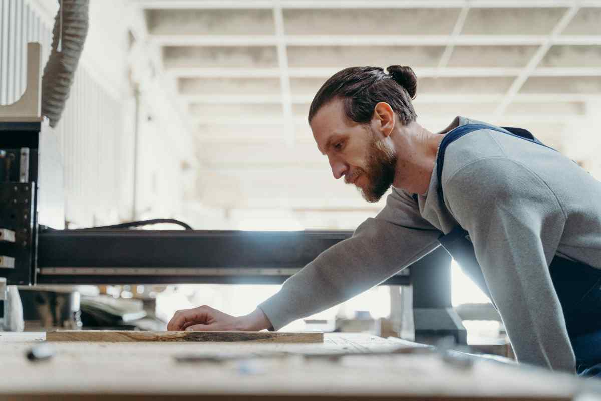 Operaio al lavoro