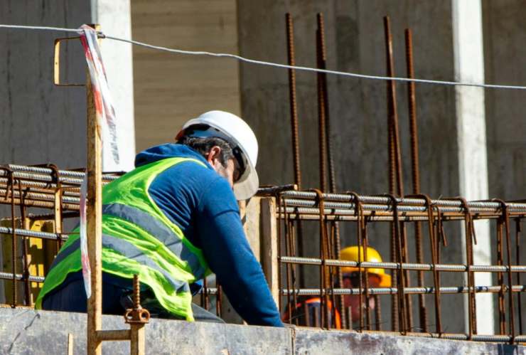 Operio edile al lavoro