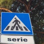 segnale di attraversamento strisce pedonali