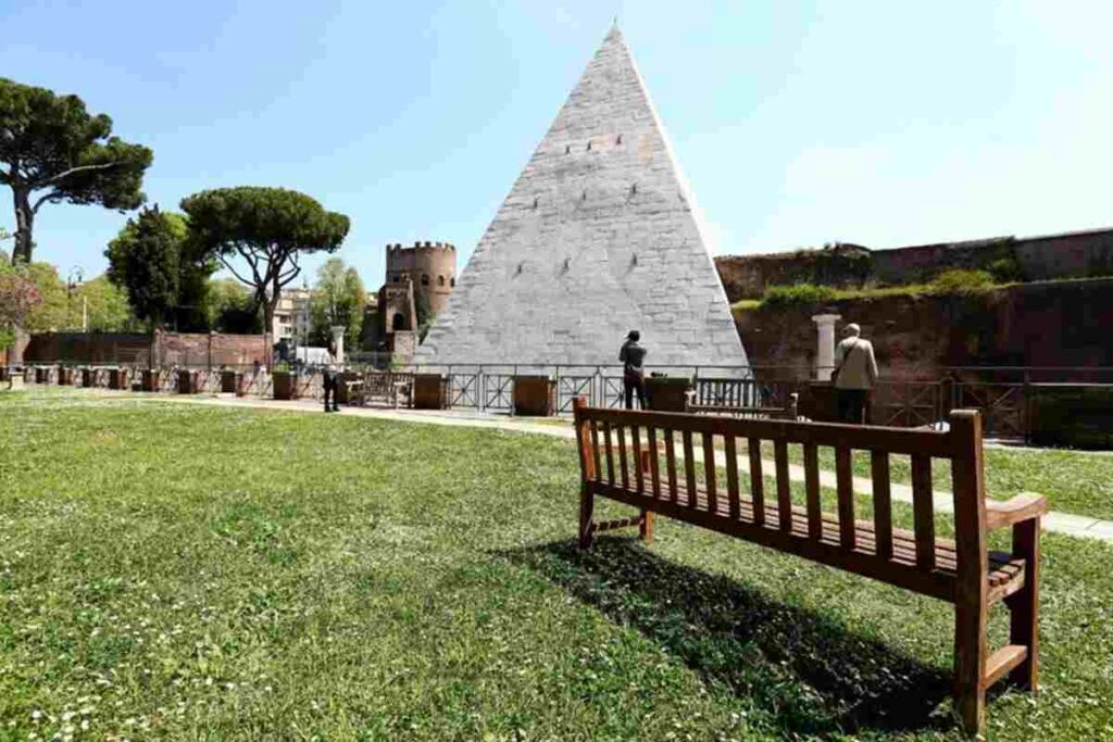 Piramide Cestia a Roma