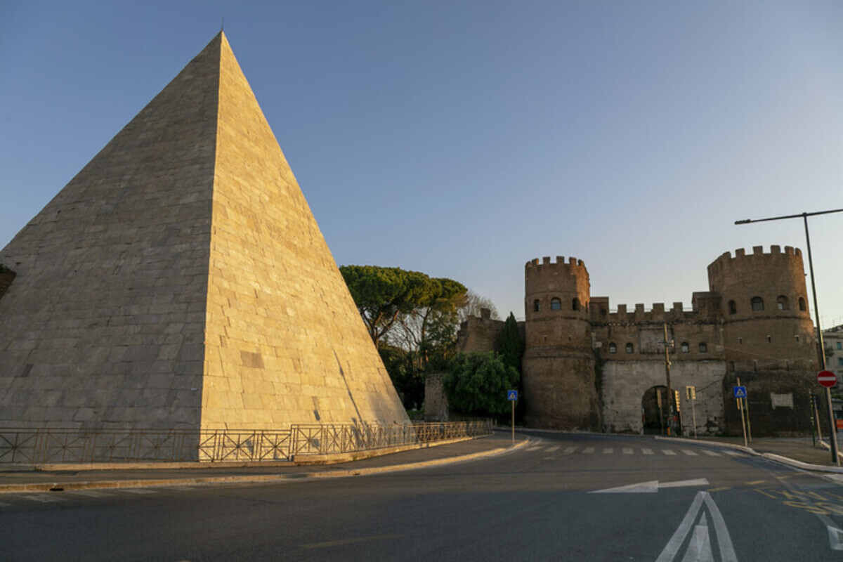 Piramide Cestia a Roma