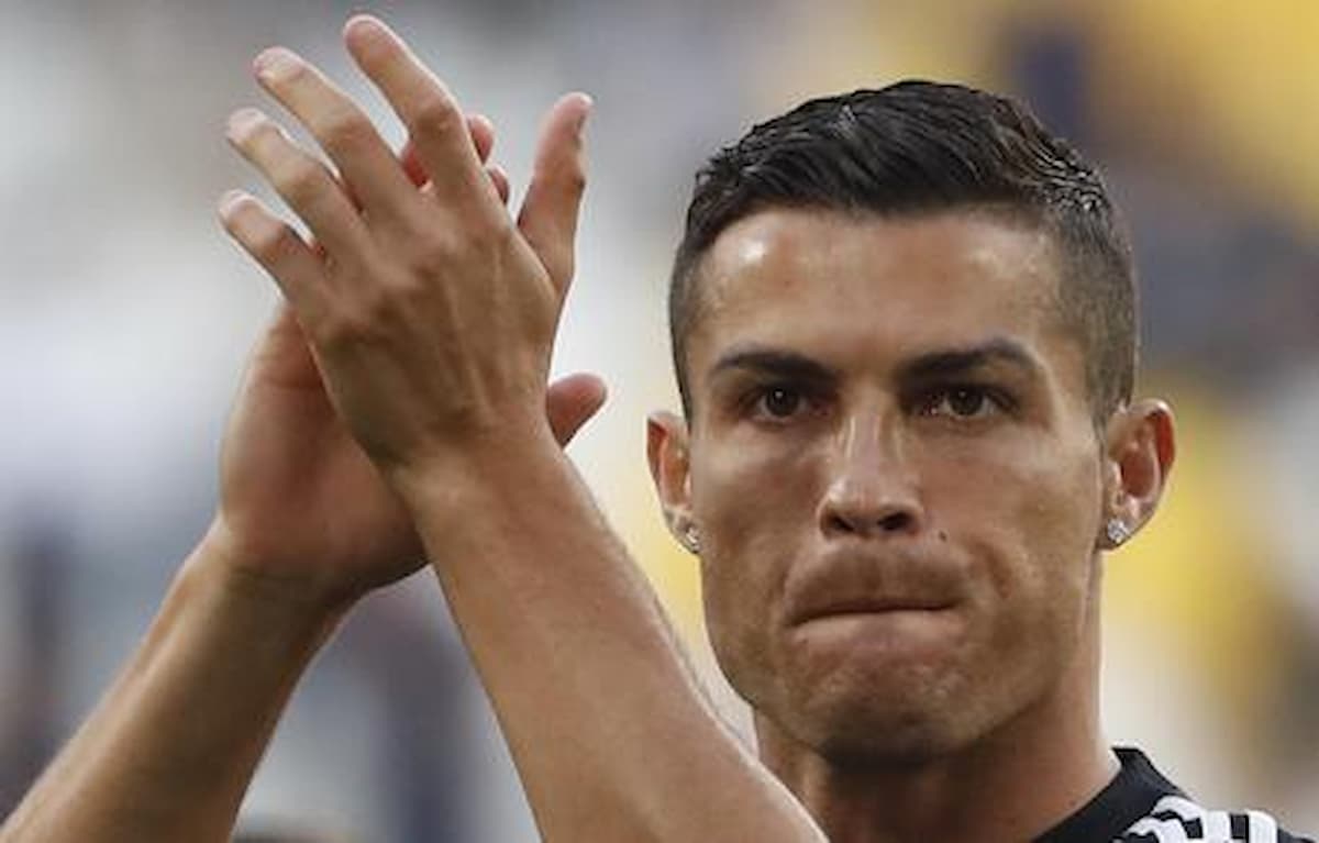 Cristiano Ronaldo applaude al miliardo di follower