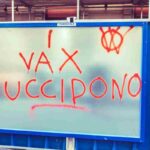 Una scritta no vax