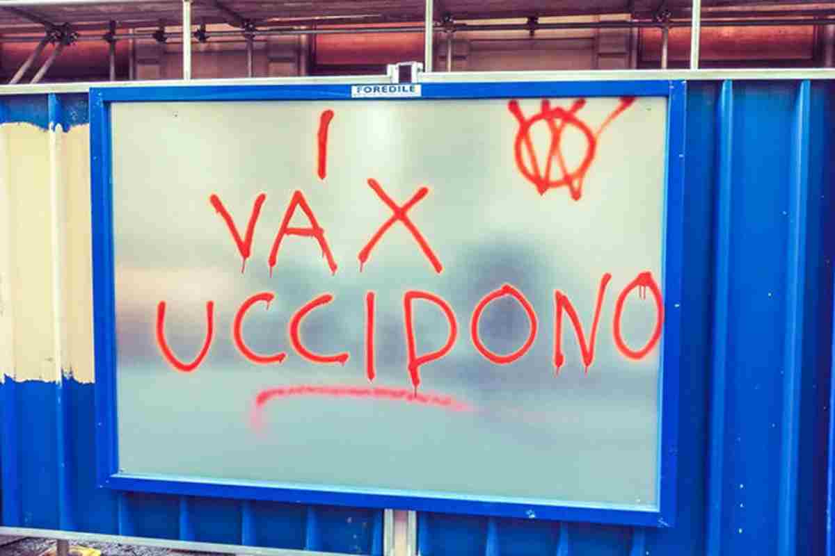 Una scritta no vax