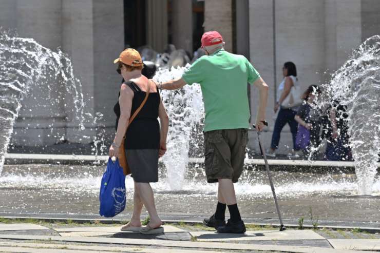 Anziani a passeggio