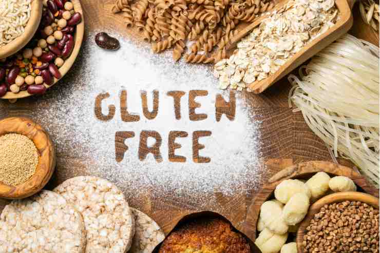 scritta Gluten free con alimenti senza glutine