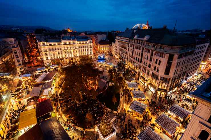 Mercatino di Natale a Budapest visto dall'alto