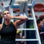 Sabalenka manda un bacio al pubblico