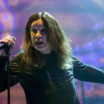 Ozzy Osbourne, cantante dei Black Sabbath, durante un'esibizione dal vivo