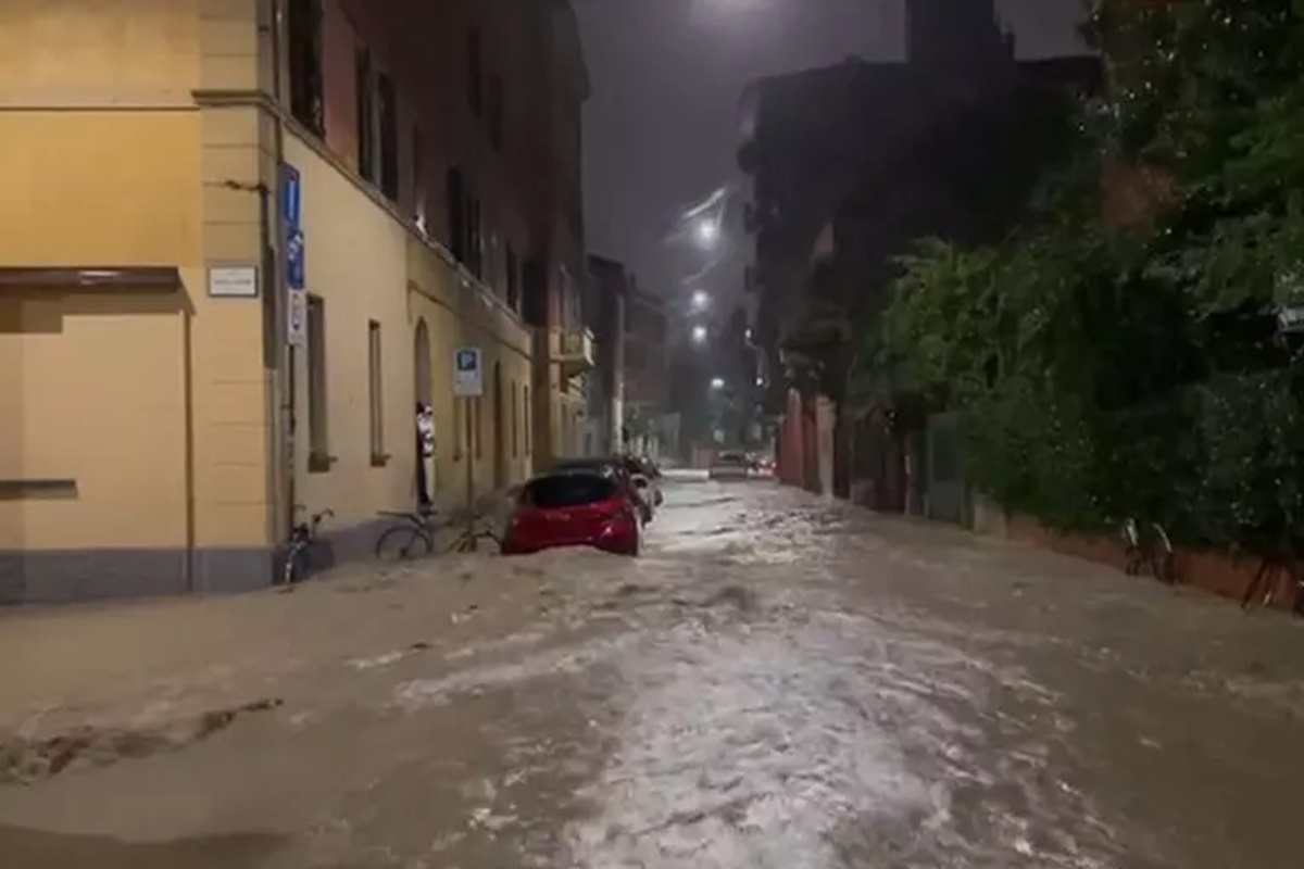 Una strada allagata in Emilia Romagna