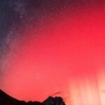 Aurora fotografata sul lago Pietranzoni del Corno Grande, Gran Sasso, il 10 ottobre 2024