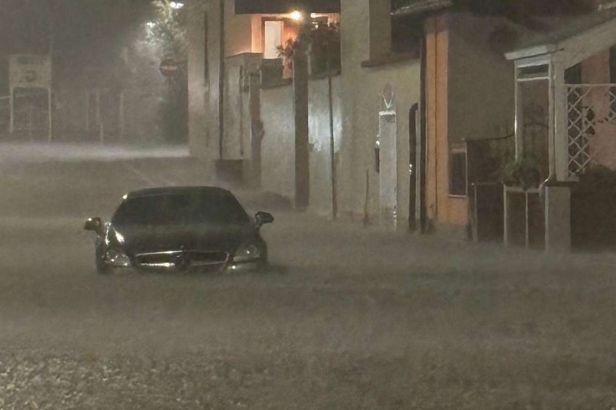 auto sommersa per gli allagamenti dovuti al maltempo