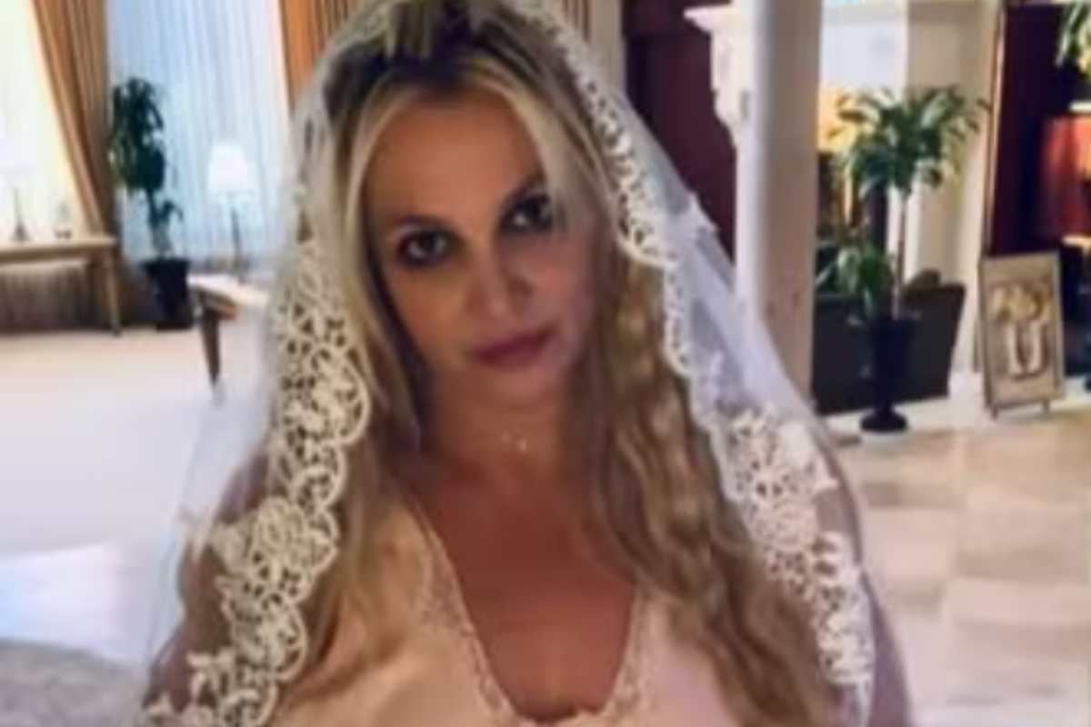 Britney Spears in abito da sposa