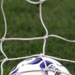 Un pallone da Calcio in una rete