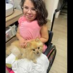 La bimba di 12 anni disabile riabbraccia il suo cane