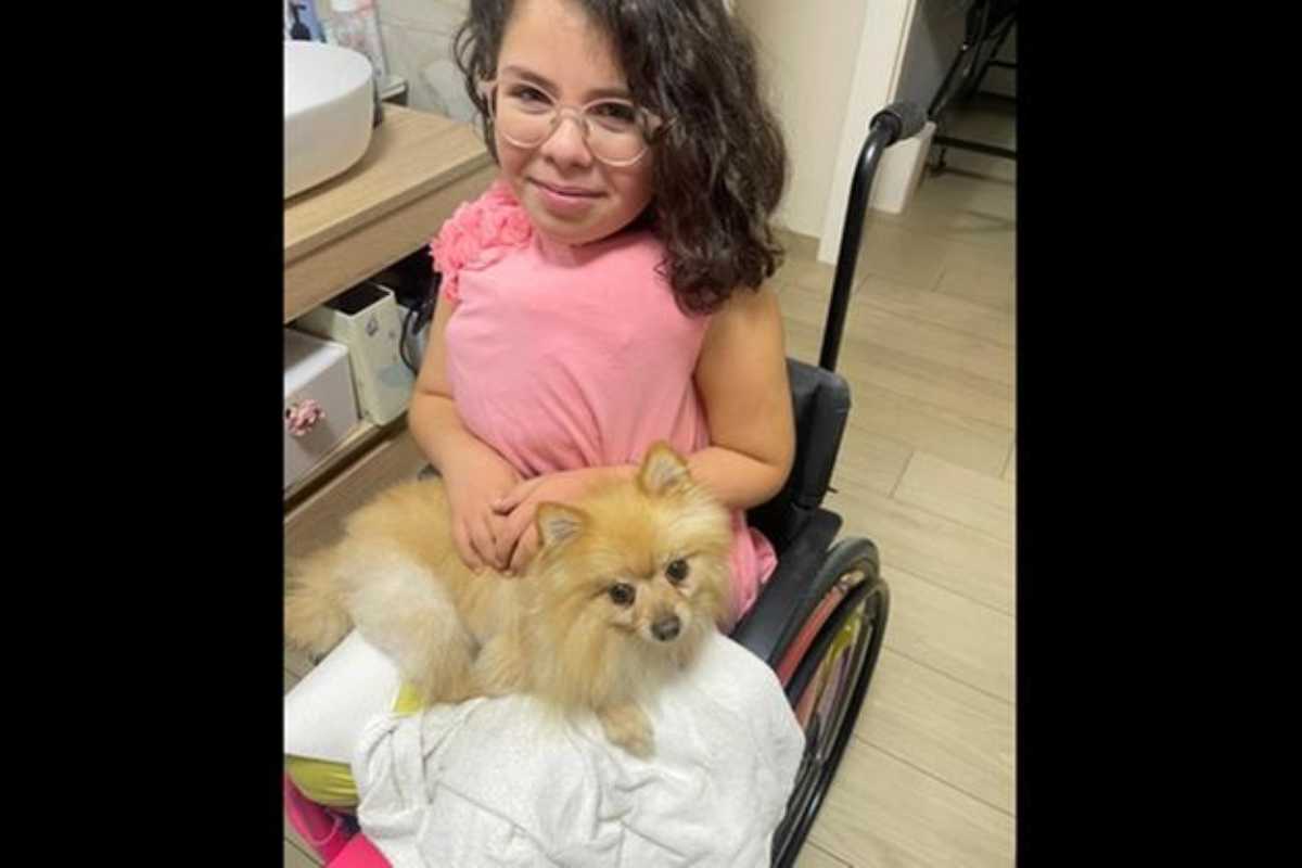 La bimba di 12 anni disabile riabbraccia il suo cane