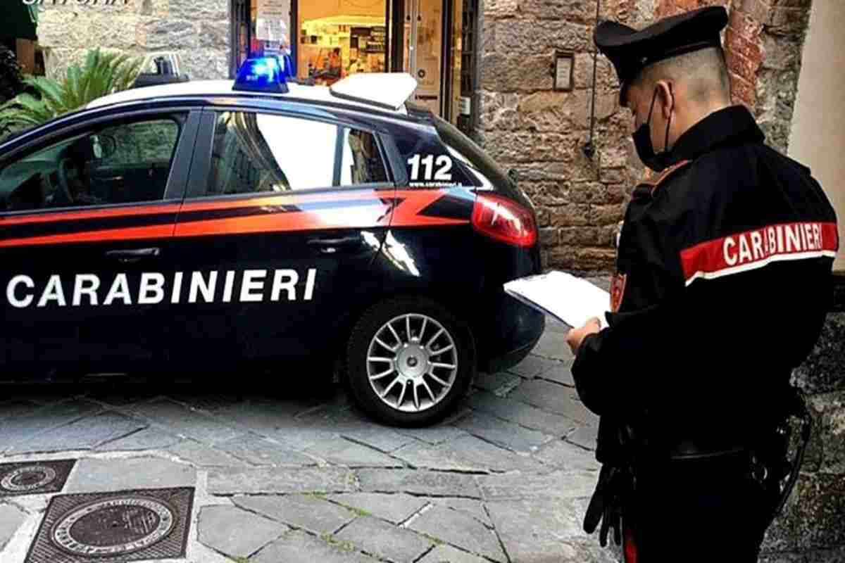 Una volante dei carabinieri