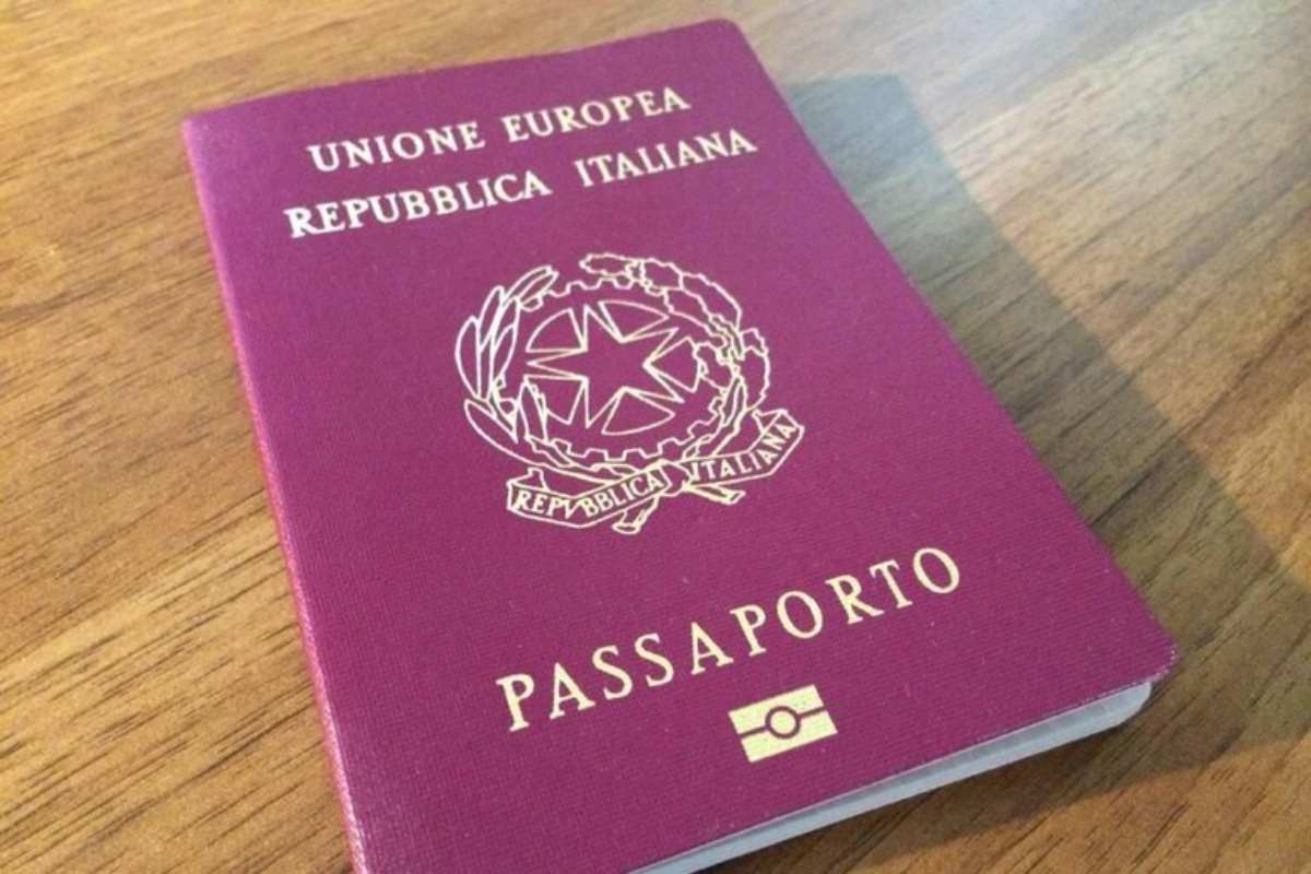 Dettaglio di un passaporto italiano