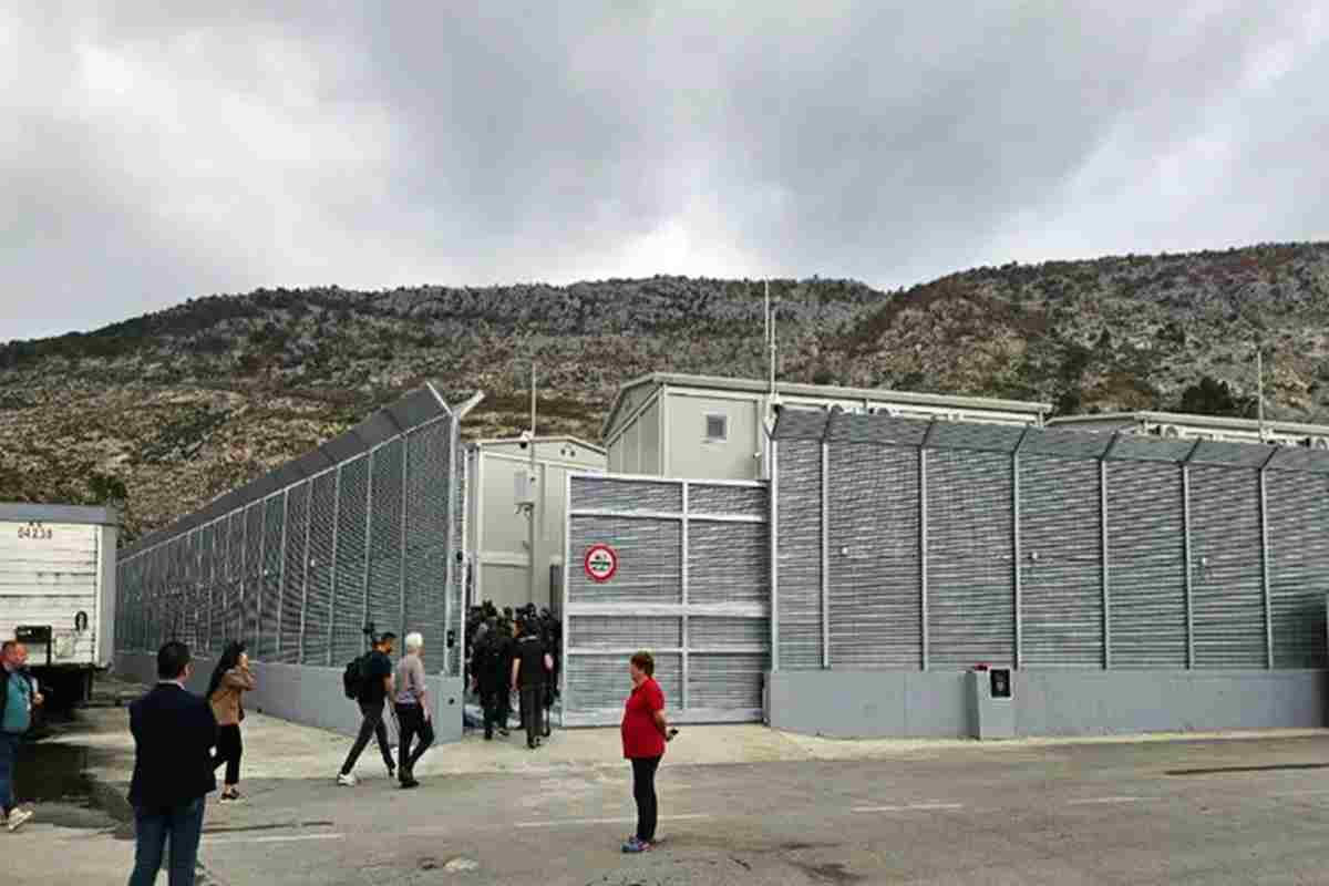 Il centro migranti in Albania