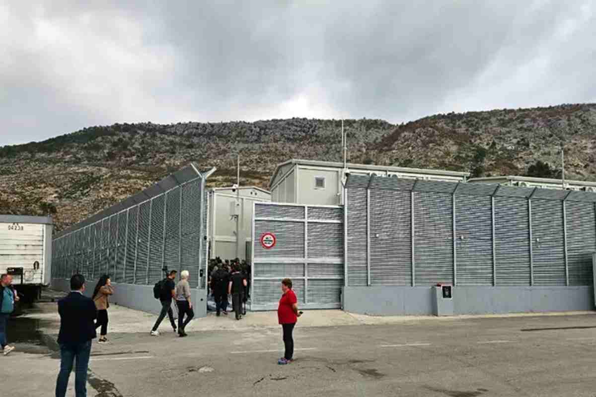 Il centro migranti in Albania