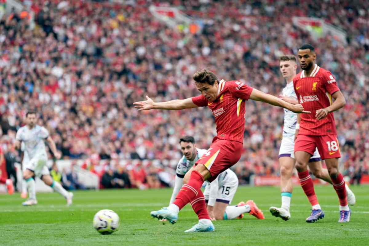 chiesa in azione con la maglia del liverpool