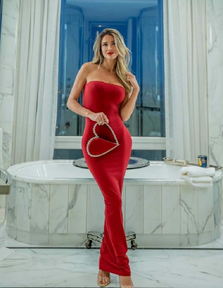 diletta leotta con abito rosso e lungo