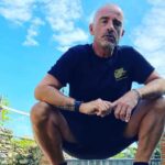 eros ramazzotti accovacciato