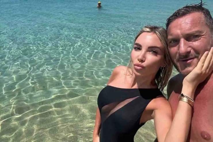 noemi bocchi e francesco totti al mare