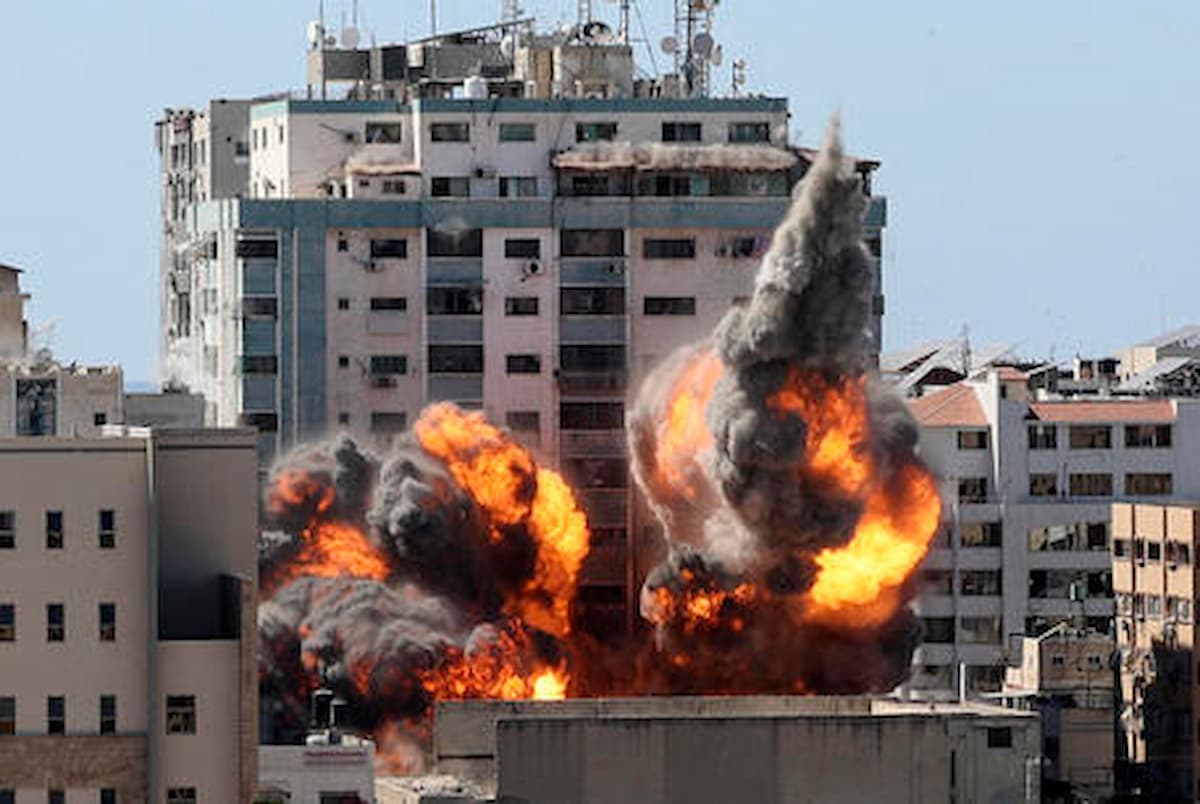 Guerra in MO, bombe a Gaza