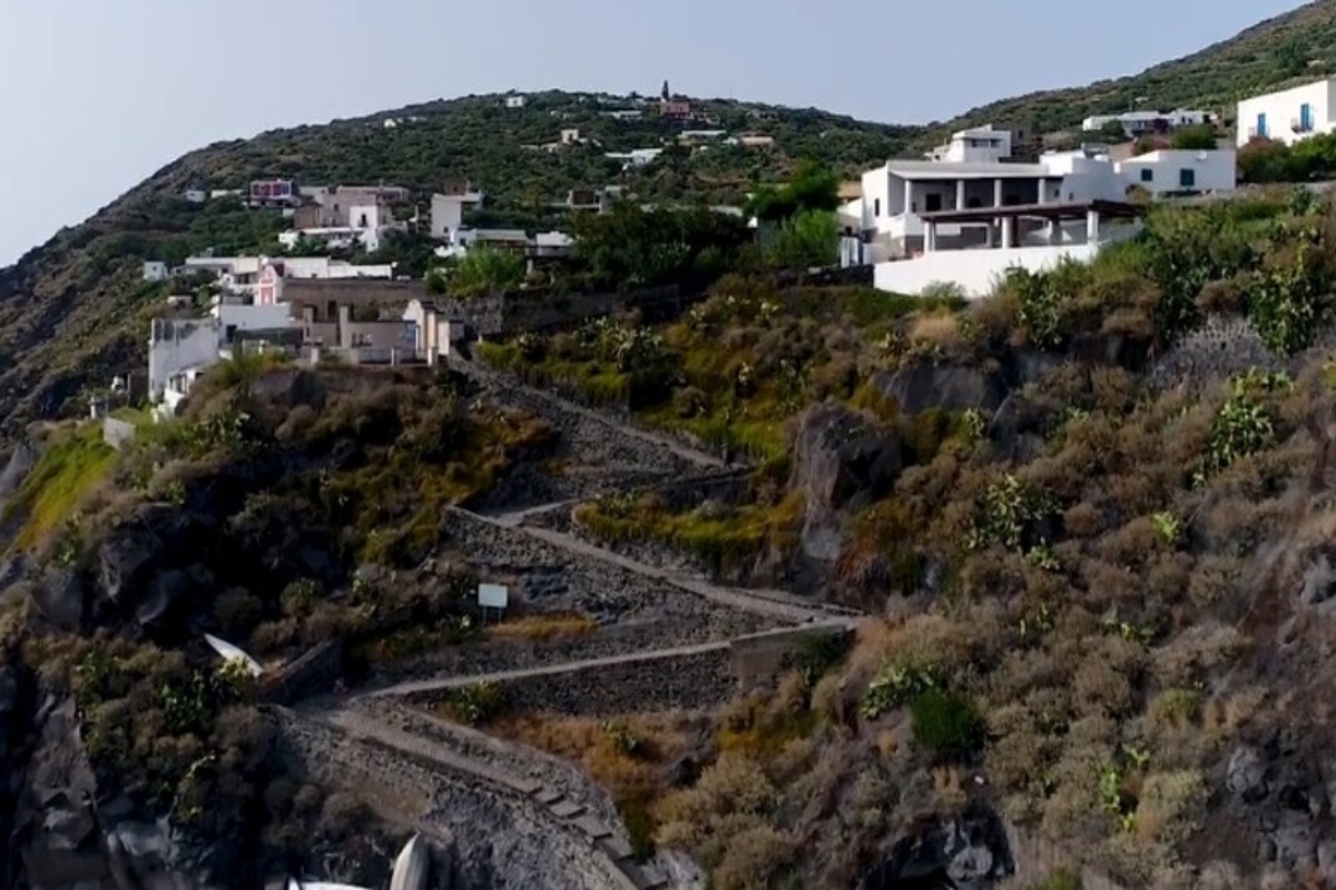 Il borgo di Ginostra sull'isola di Stromboli