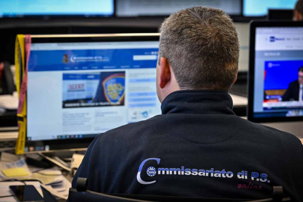 polizia postale al lavoro 