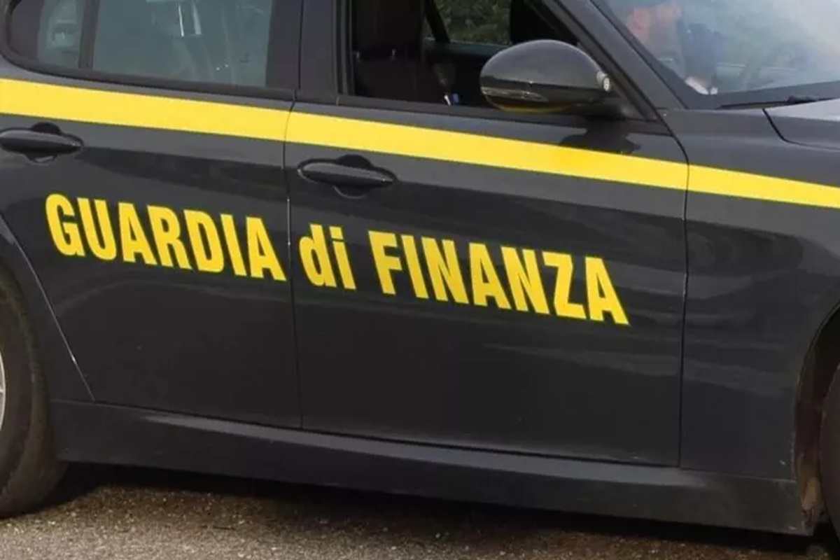 Una volante della guardia di finanza