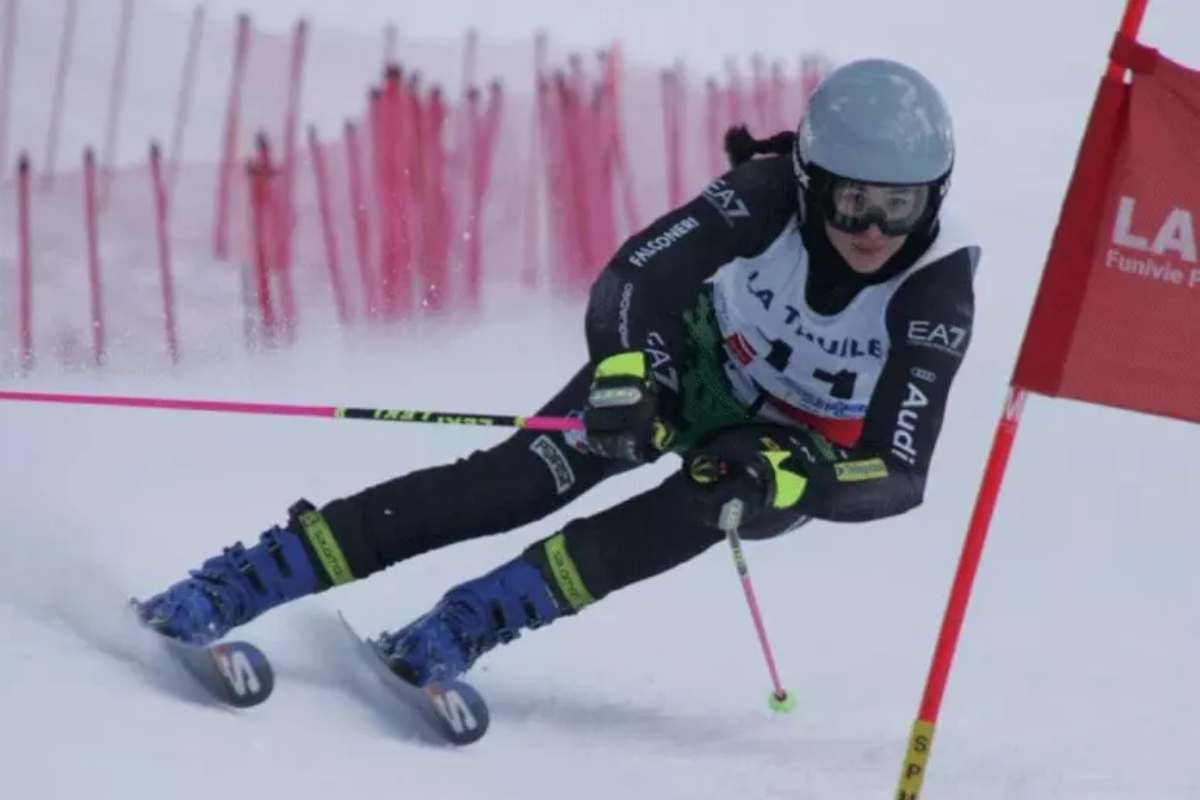 matilde lorenzi durante una gara di sci