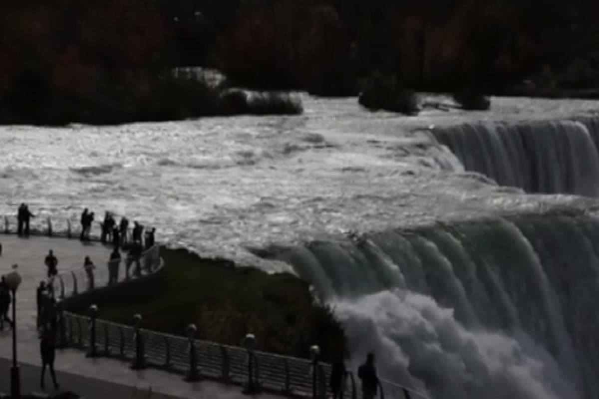 Il punto delle cascate del Niagara in cui si è gettata una donna con i suoi due figli