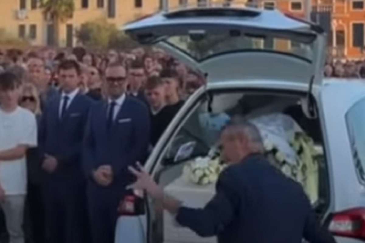 Nonno Gino Balla al funerale del nipote Kevin a Castelfranco Veneto