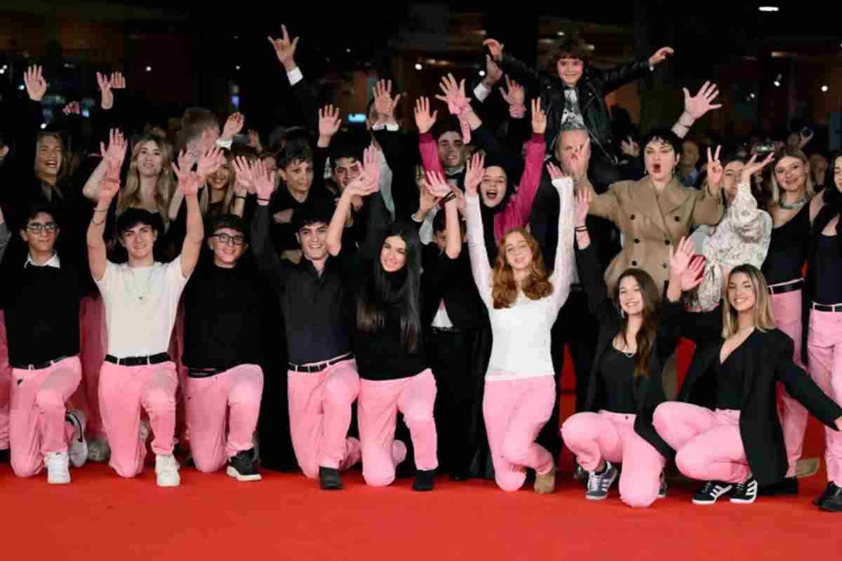 I protagonisti de Il Ragazzo con i pantaloni rosa