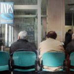 pensionati in fila all'inps