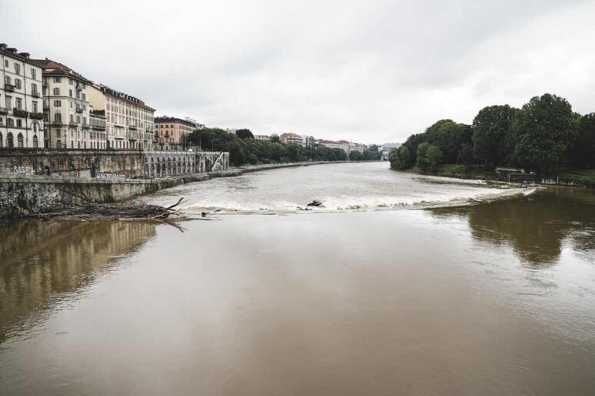 il fiume po in piena