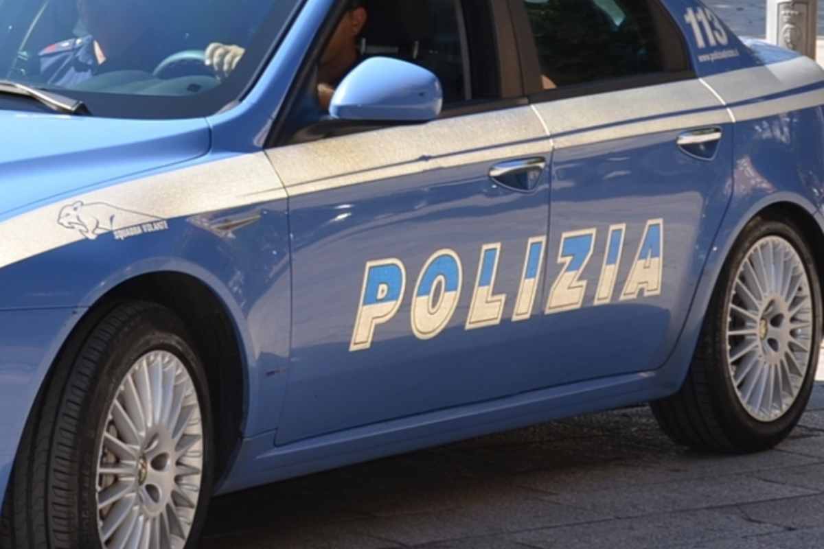 una volante della polizia