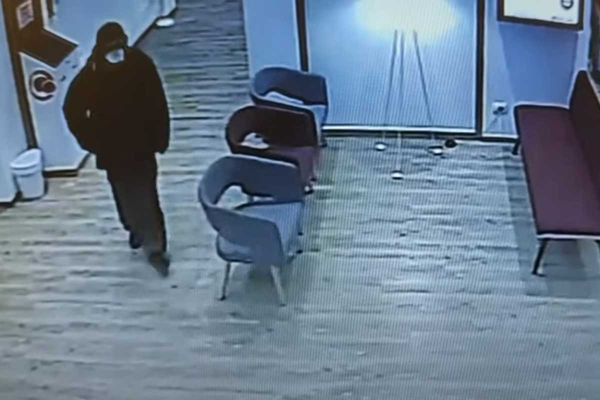 il video della rapina in una banca di fidenza