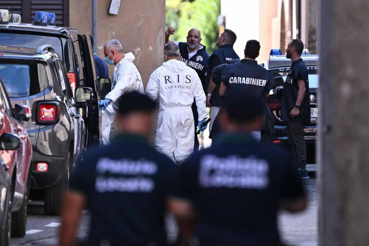 carabinieri del ris sulla scena di un crimine