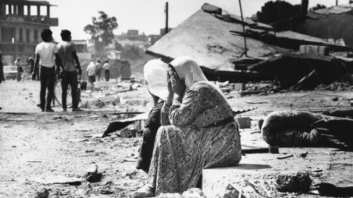 Nel campo profughi dopo la strage del 1982