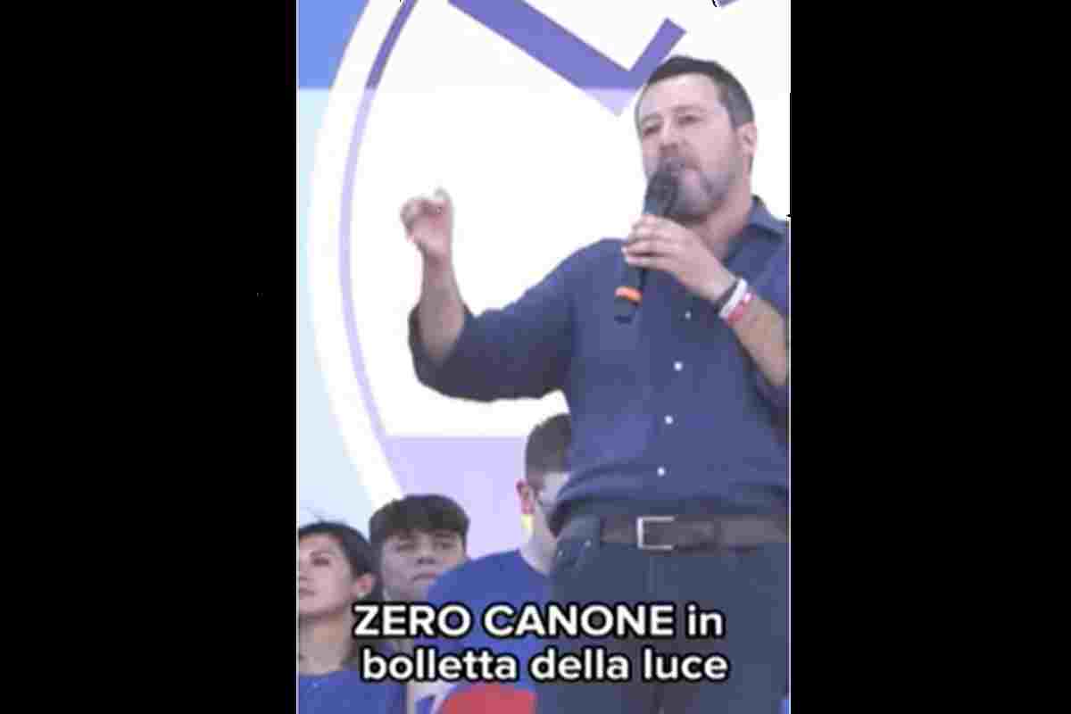 Matteo Salvini sul palco di Pontida