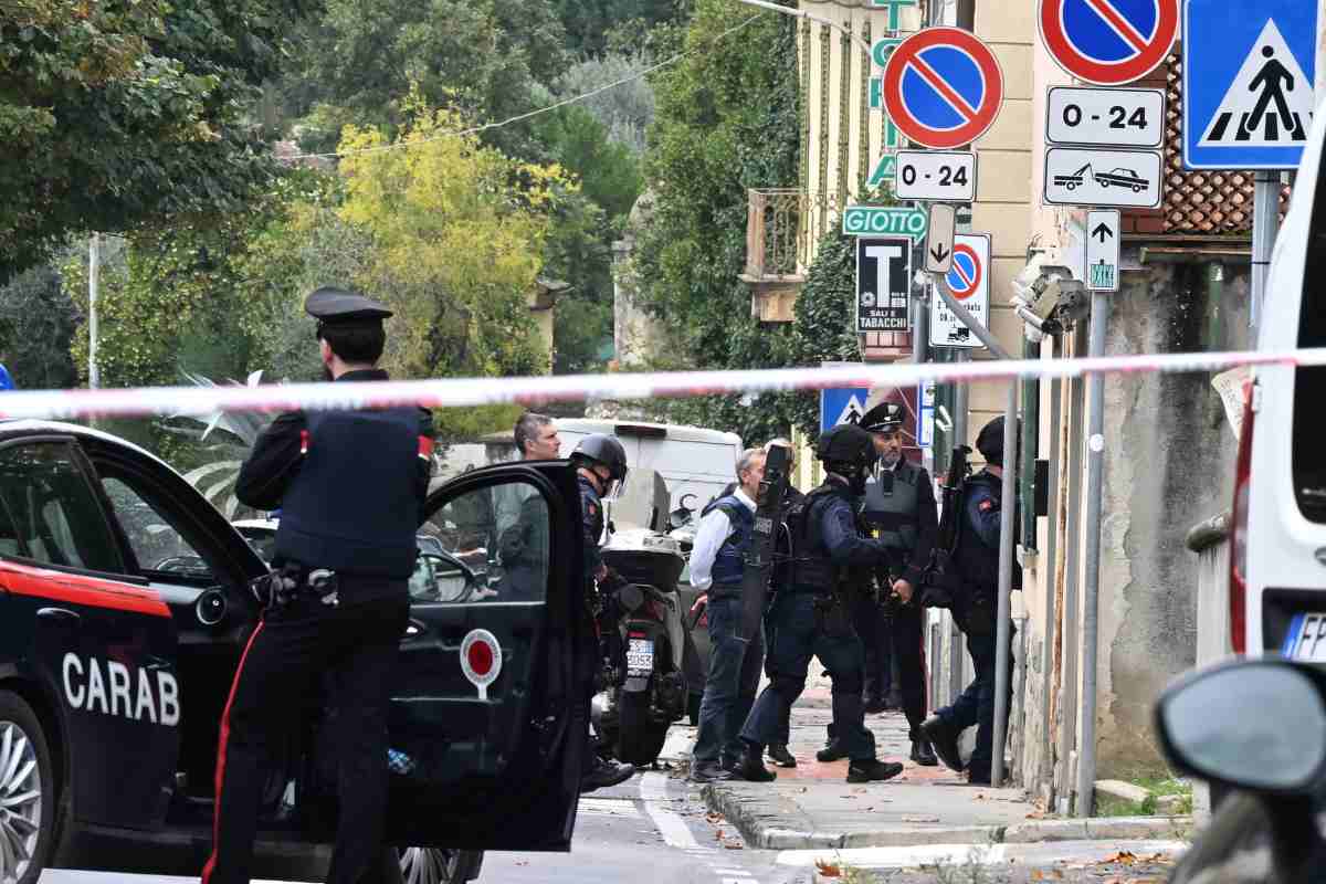 carabinieri sul luogo del delitto a San Casciano Val di Pesa